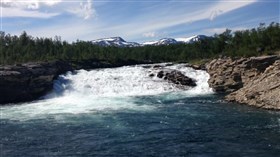 Beautiful_Scenic_Waterfall